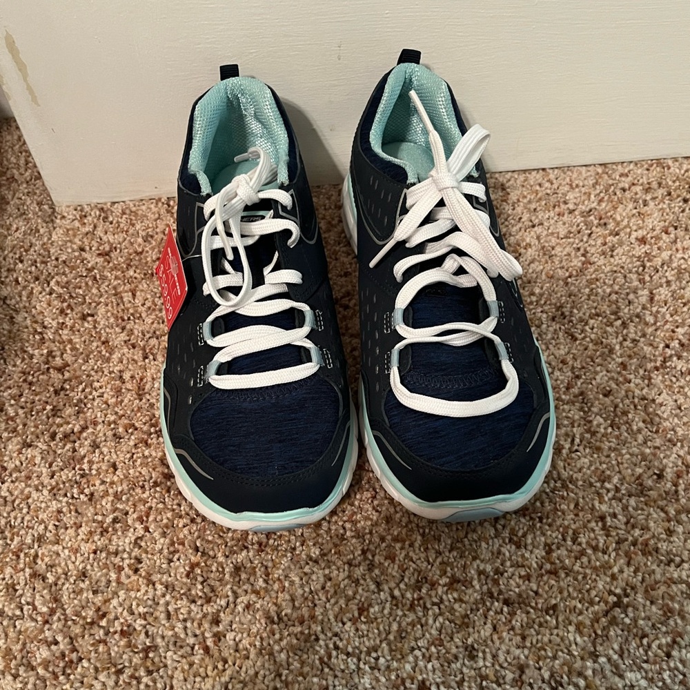 Brand New Women’s Sketchers Size 6.5